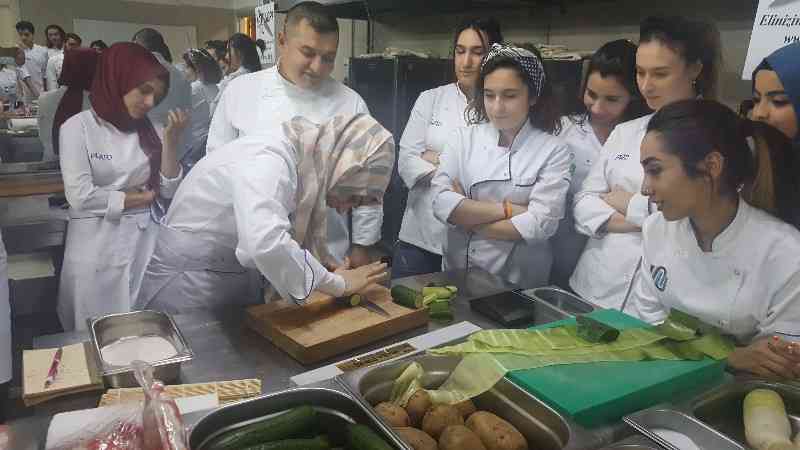 Chef Hasan Karabazar Ayvansaray Üniversitesi Sushi Workshop